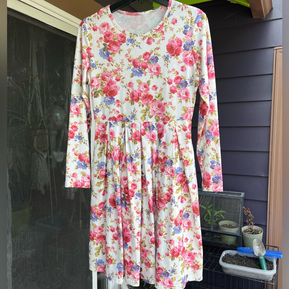 Floral dress with pockets